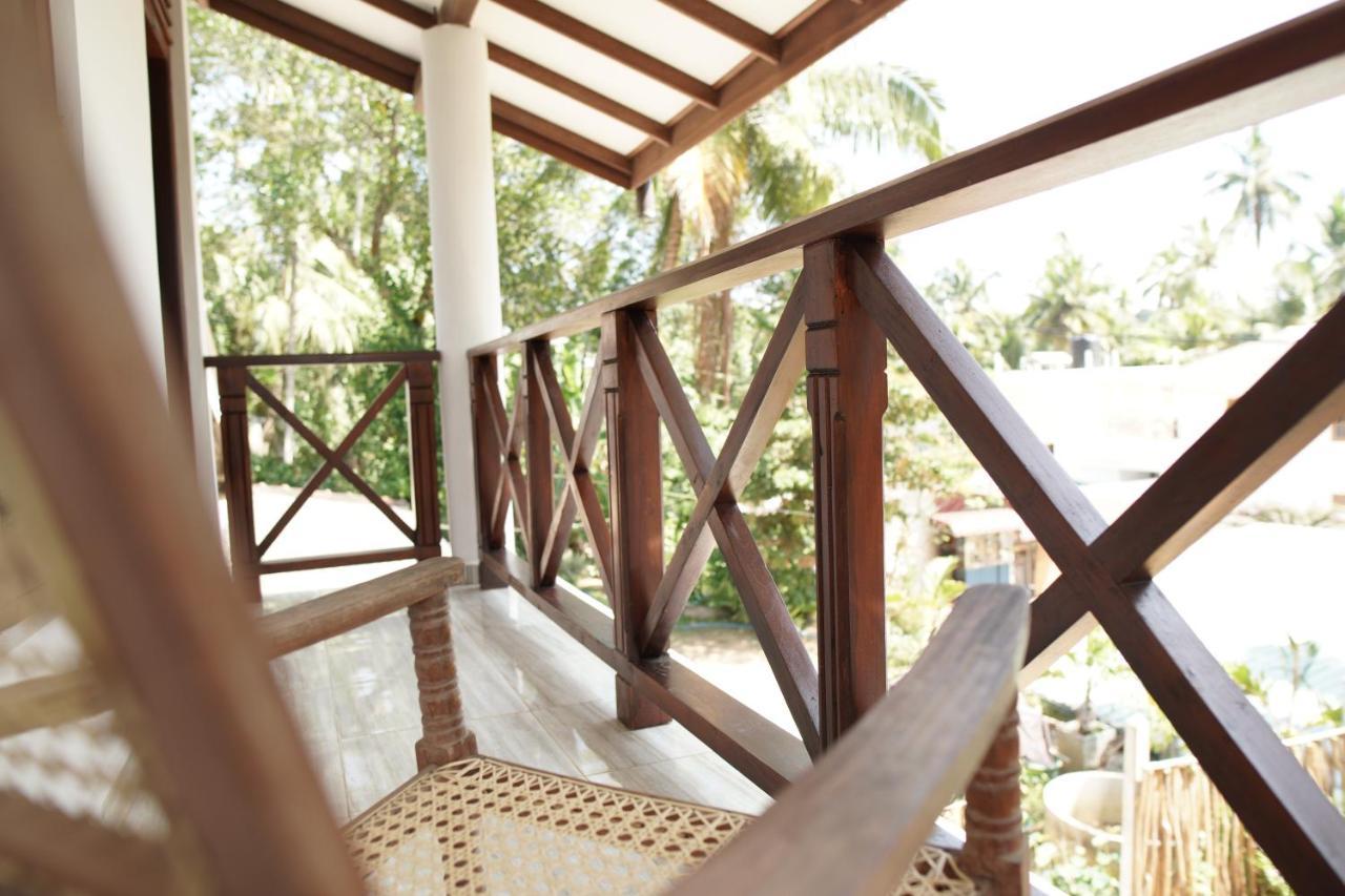 Surf Nest Hiriketiya Hotel Dickwella Exterior photo